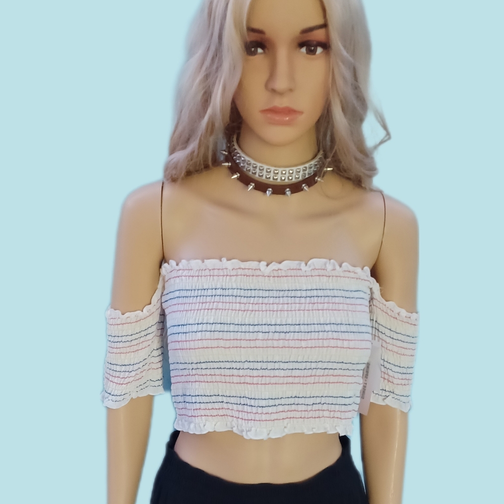 💙NEW! cold shoulder smock top junior sizes.